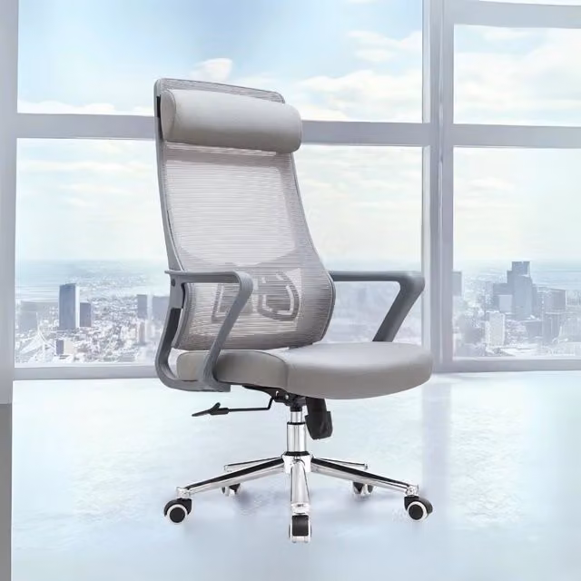 Poltrona da ufficio ergonomica Pasco colore grigio con schienale alto traforato e poggiatesta