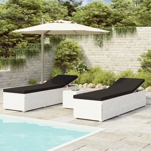 Lettini Prendisole con Tavolino 3 pz in Polyrattan Bianco 3057664