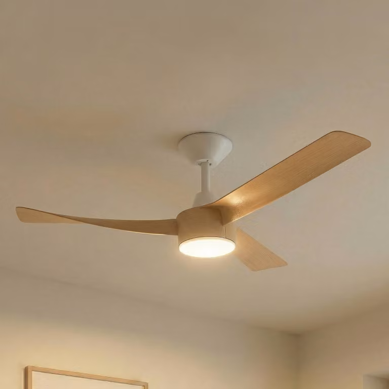 Ventilatore da soffitto LED Lucande Airona, bianco/legno, DC, silenzioso, Airona Lucande, dimmerabile, Legno chiaro, Soggiorno / Sala da pranzo, Plastica, Moderno
