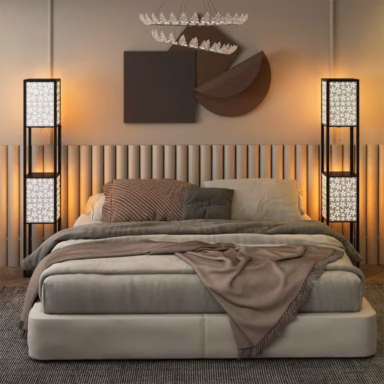 Costway Lampada da terra con paralumi decorati in tessuto e 2 ripiani in metallo, design moderno con interruttore a pedale per soggiorno e camera da letto, colore bianco