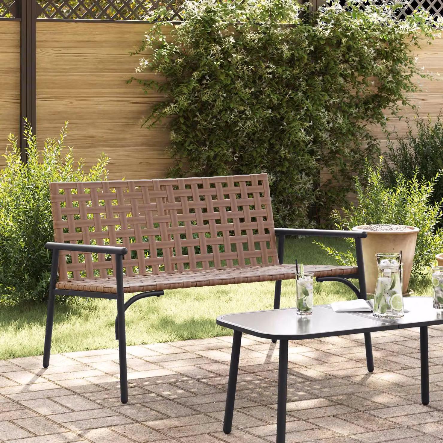Sedia da giardino moderna vidaXL in polyrattan marrone e nero con braccioli