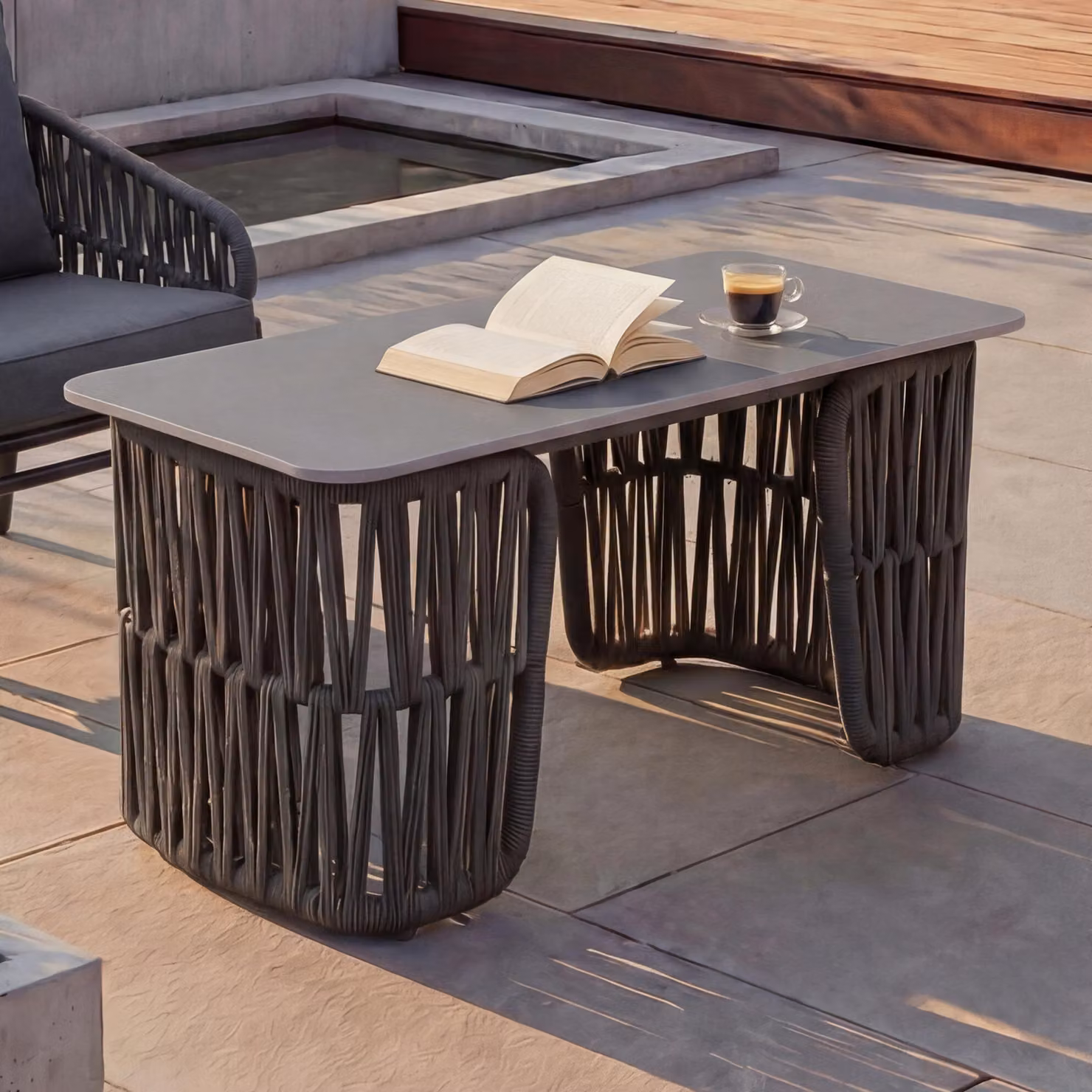 Tavolino da salotto HWC-P90, tavolo da giardino, tavolo da balcone, outdoor, intreccio in corda, pietra sinterizzata 43x90x45 cm ~ antracite, piano grigio