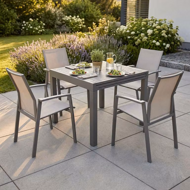 Milani Home - Set tavolo e sedie da giardino per esterno in alluminio cm 90/180x90x75 h con 4 sedute colore Taupe - Taupe