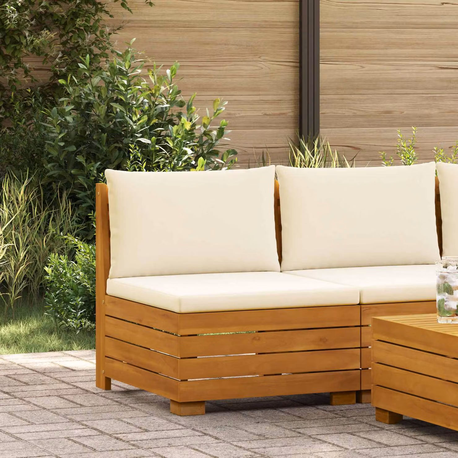 Divano da giardino medio vidaXL in legno di acacia massello marrone con cuscini beige