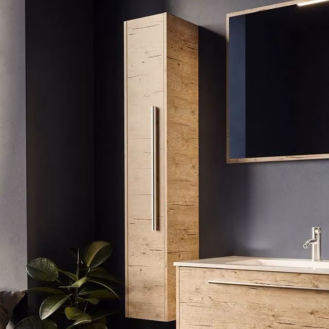 Colonna sospesa Parama Aoki in rovere naturale con ante in vetro e ripiani interni per bagno, Altezza: 150 cm