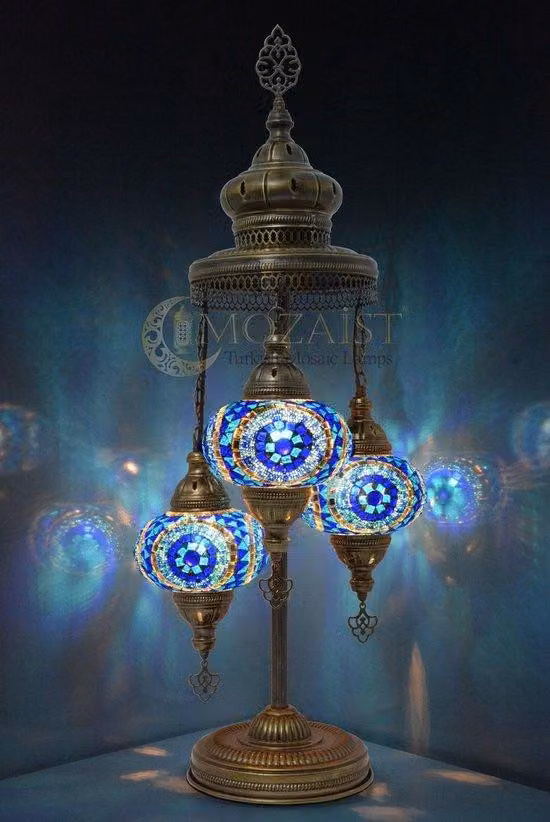 Lampada da terra turca con 3 sfere blu in mosaico – Lampada orientale realizzata a mano per un'illuminazione suggestiva