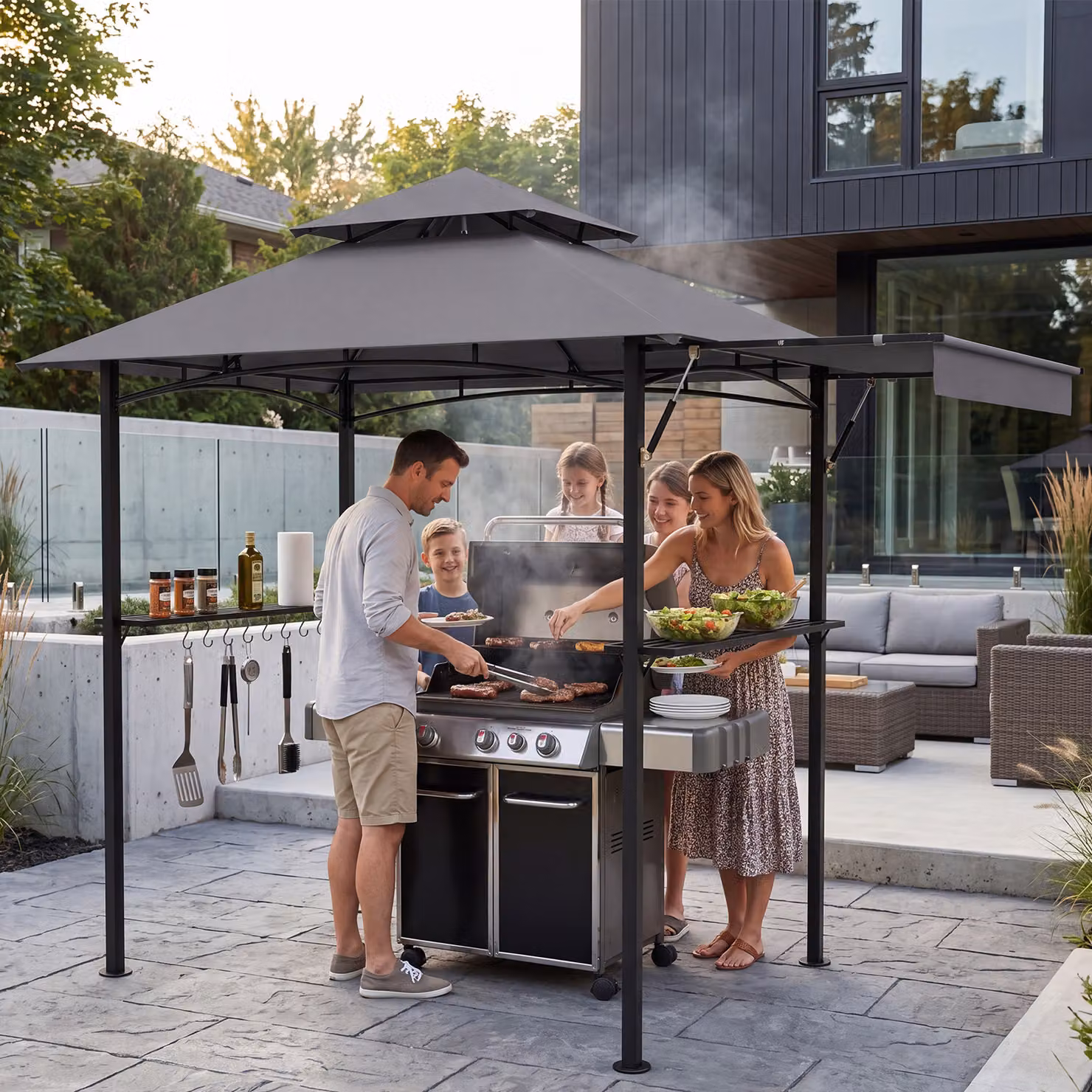 Gazebo per barbecue Costway in metallo grigio con telo laterale retrattile, 2 ripiani e 8 ganci, struttura con tetto a doppio strato