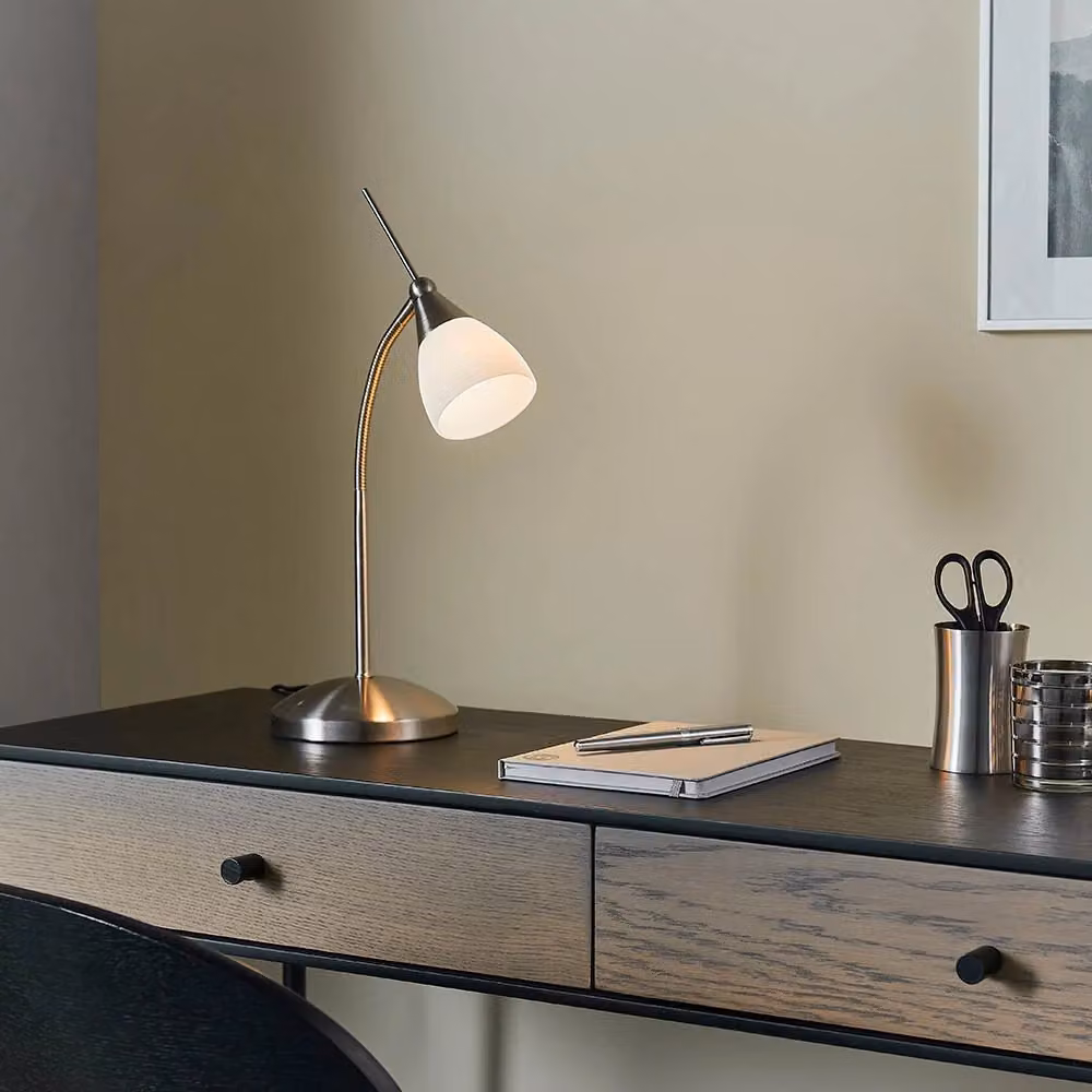 Lampada da tavolo industriale Endon in metallo e vetro cromato con tecnologia LED touch e regolabile dimmerabile per ufficio e camera da letto – 2