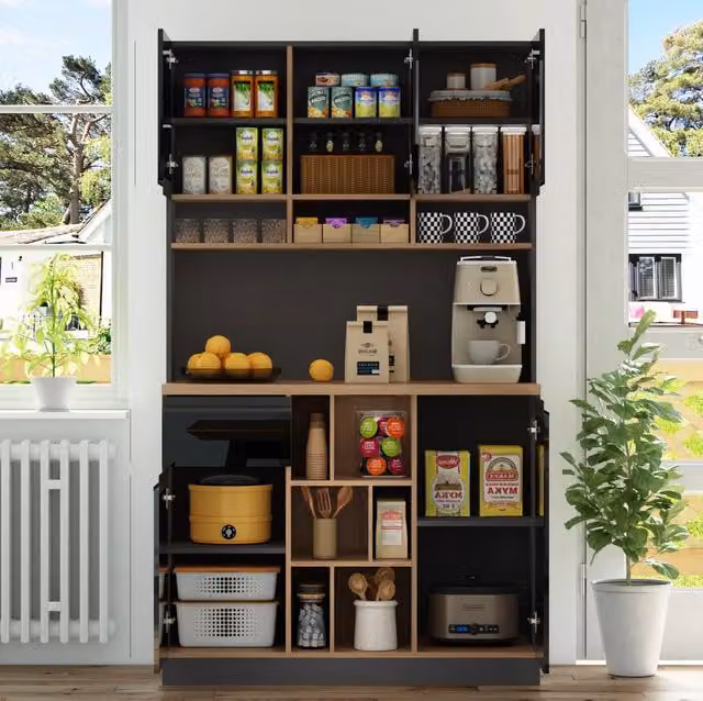 Credenza alta da cucina 105×45×185 cm in MDF nero e naturale con ripiani e cassetto