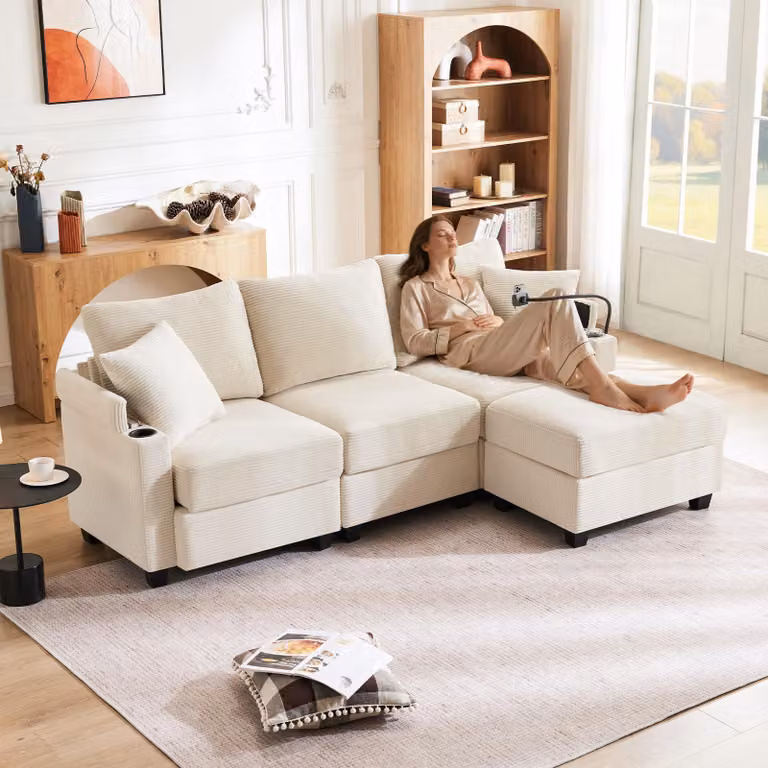 Divano angolare a forma di L, trasformabile in un divano a 3 posti con poggiapiedi, portabicchieri, caricabatterie USB, ripiano laterale e 2 cuscini, adatto per soggiorno, ufficio o appartamento, color beige