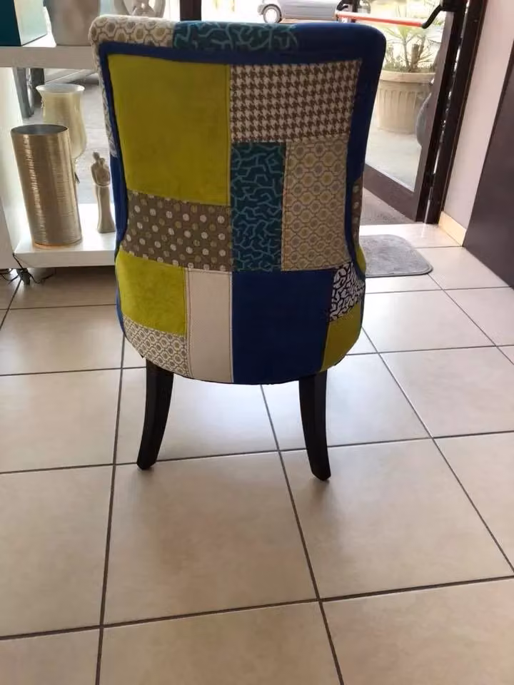 Poltrona imbottita in tessuto patchwork multicolore con struttura in legno di faggio Mobili 2G L/P/H: 56 x 66 x 94 cm – 2