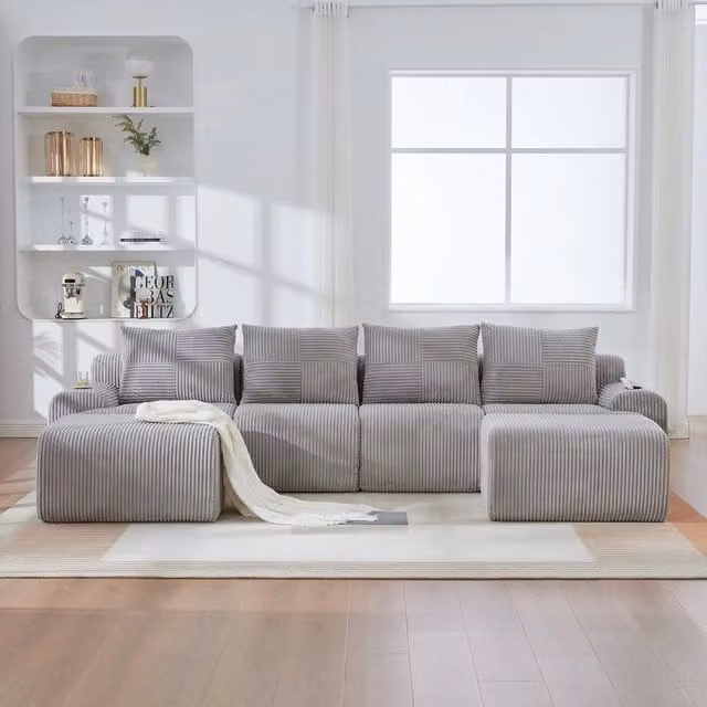 Divano 4 posti con poggiapiedi ¨C Minimal ¨C grigio chiaro, tessuto, con tasche portaoggetti e portabibite