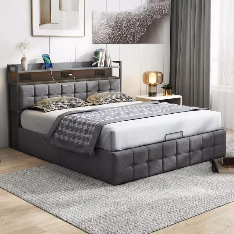 Letto imbottito ProximaX con LED RGB 140x190 cm, letto idraulico con vano contenitore, testiera con ripiano e stazione di ricarica, porta-cavi USB e Type-C, tessuto di lino grigio, rete a doghe