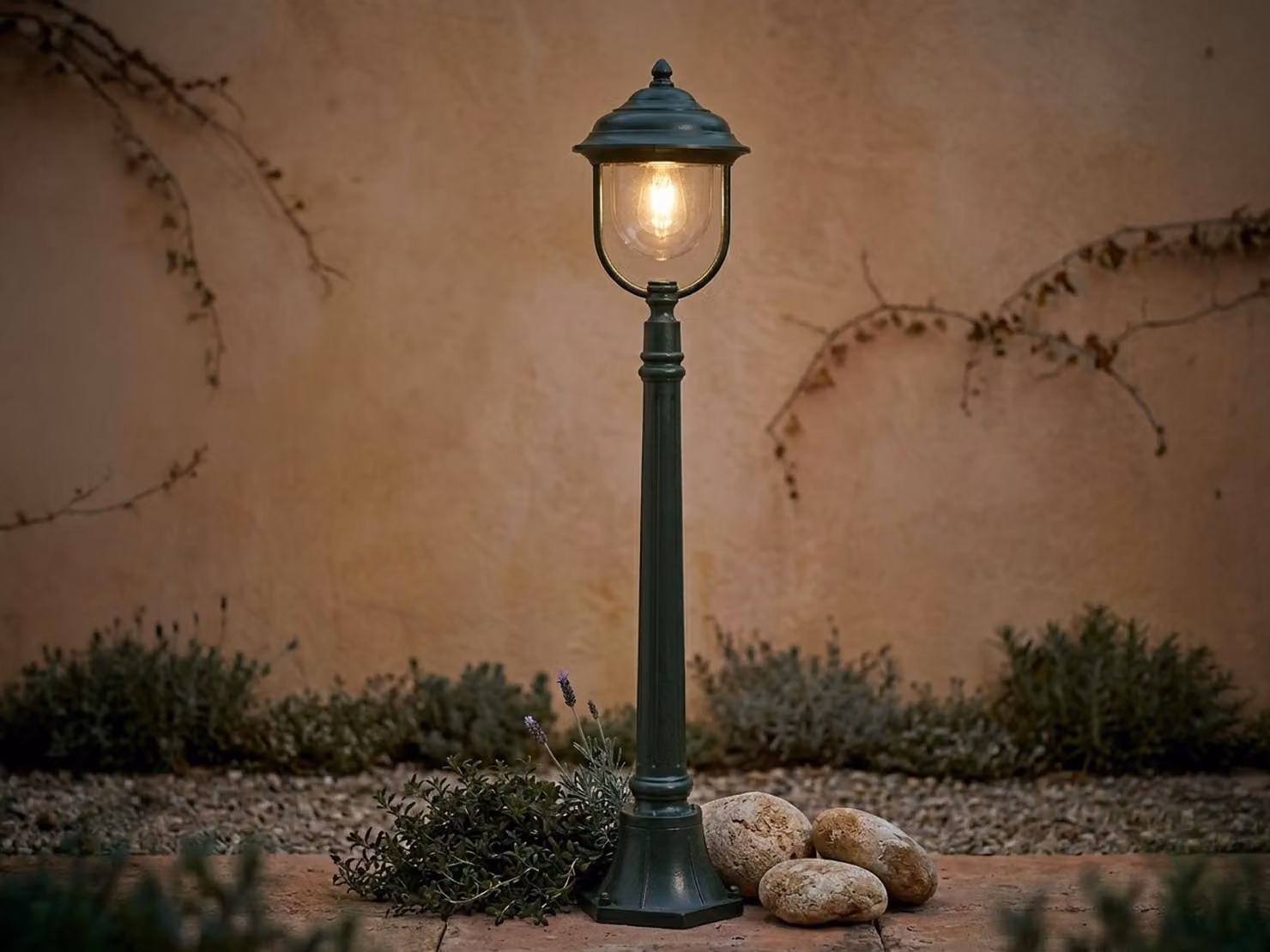 Lampada da percorso a LED in stile rustico, 118 cm, lampada a paletto per l'illuminazione del giardino, verde