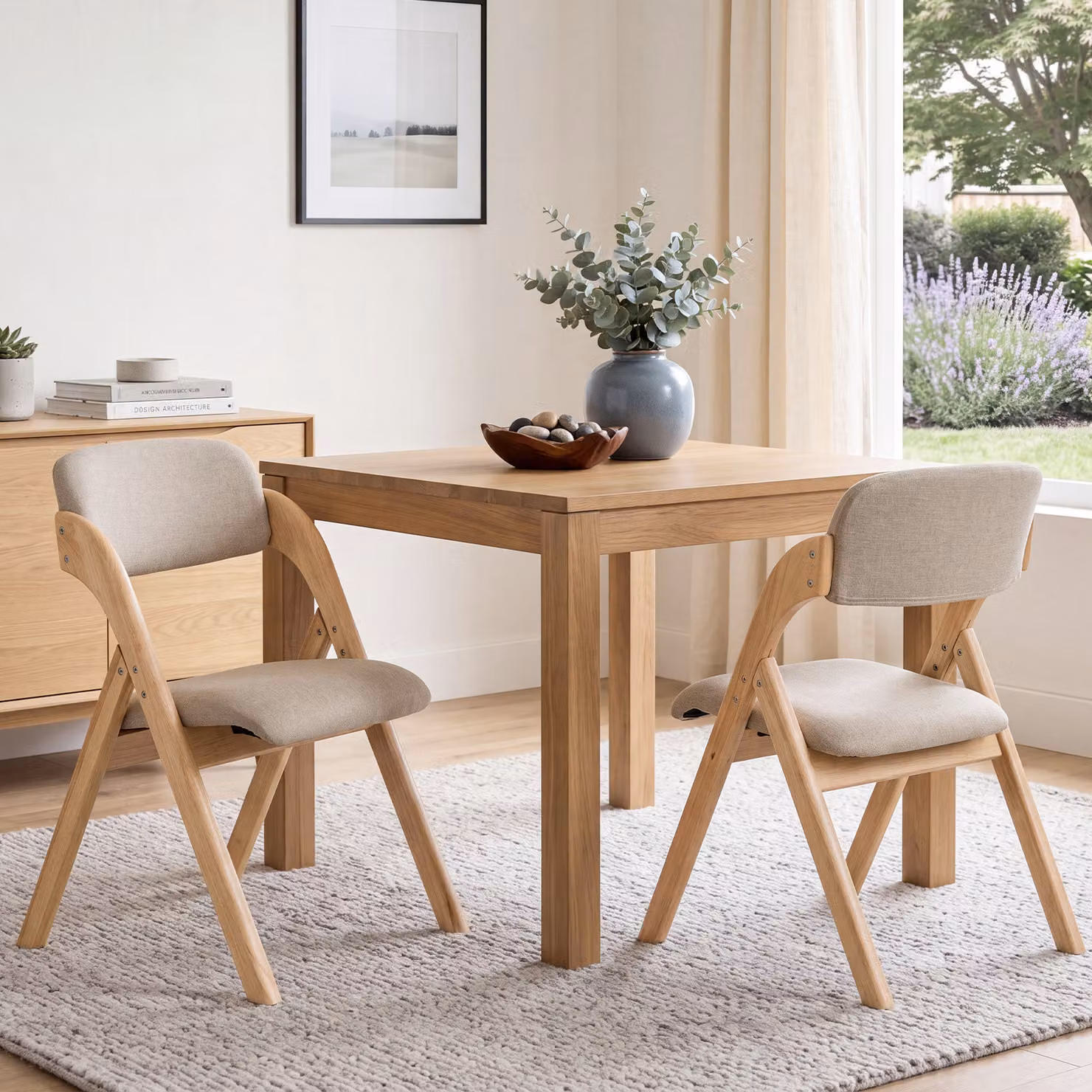 Set di 2 sedie pieghevoli imbottite Costway in legno massello marrone con sedile beige per sala da pranzo in stile scandinavo