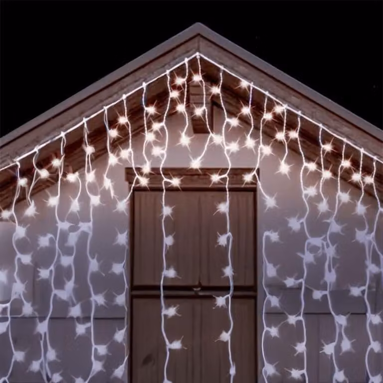Catena luminosa a forma di fiocchi di neve, lunghezza 15 metri x 0,6 metri, luce bianca fredda, grado di protezione IP44, alimentazione a 3 batterie AA