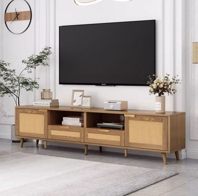 Mobile TV moderno 200x37x49 cm in truciolare effetto rovere con dettagli rattan e gambe in legno