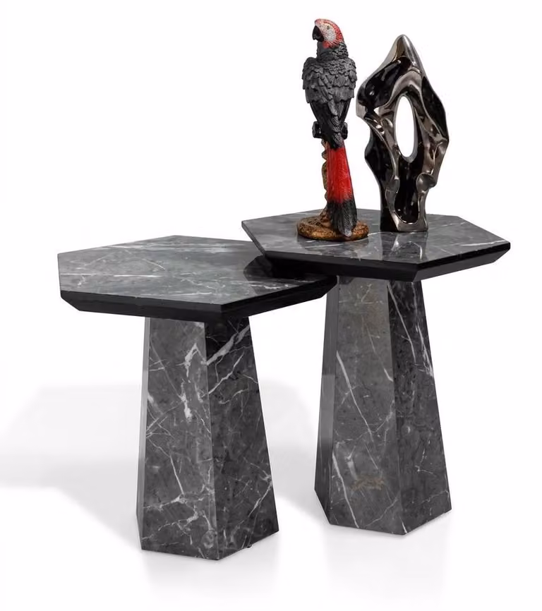 Elegante set composto da 2 tavolini dal design contemporaneo