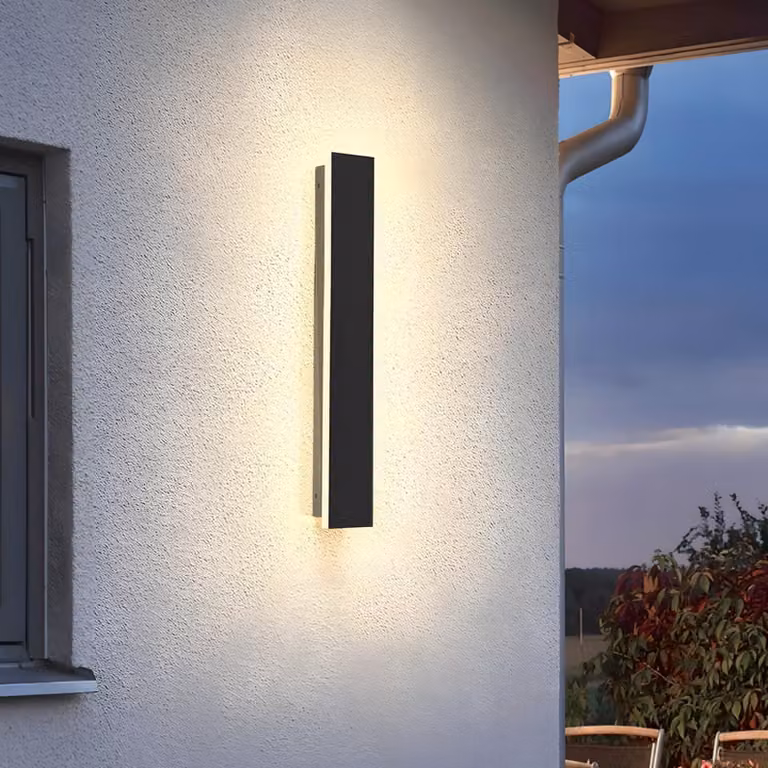 Lampada da parete a LED, 8W, 40cm, nera, grado di protezione IP65, luce calda (3000K), per uso esterno