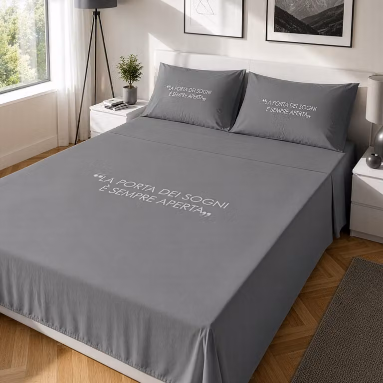 Completo letto matrimoniale KASANOVA in cotone con stampa Quotes, colore antracite, 140x200 cm