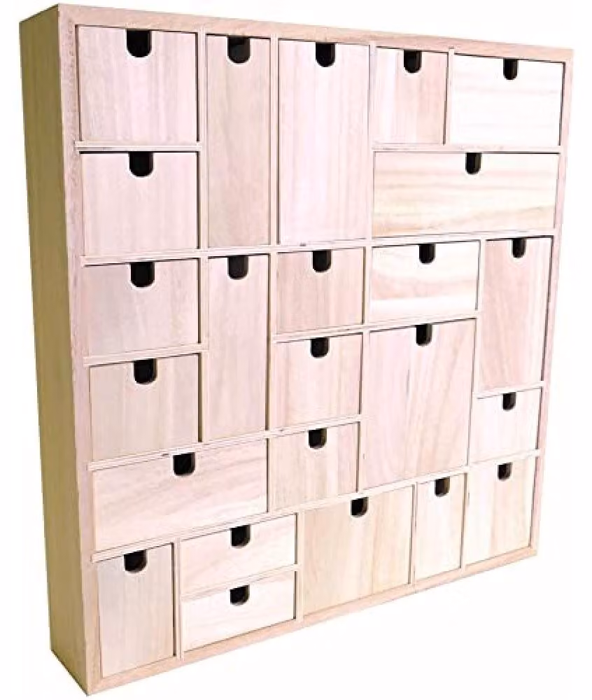 Calendario dell'Avvento in legno con motivi geometrici, ideale per la decorazione
