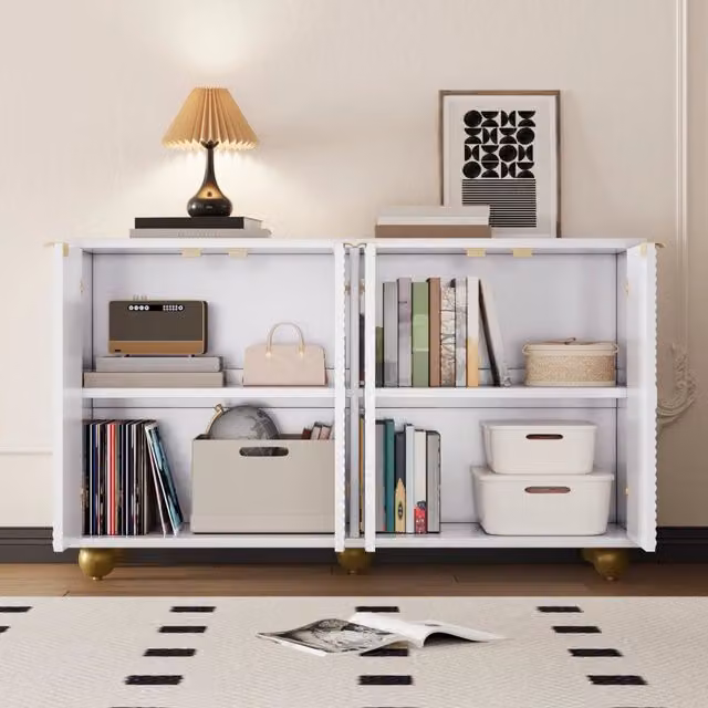 Credenza moderna a 4 ante in MDF bianco con maniglie dorate e gambe sferiche L: 120 cm, P: 35 cm, H: 71.5 cm