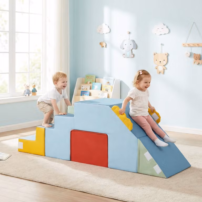 Set di giochi per arrampicata e scivolo in schiuma morbida Costway multicolore con copertura in velluto per bambini
