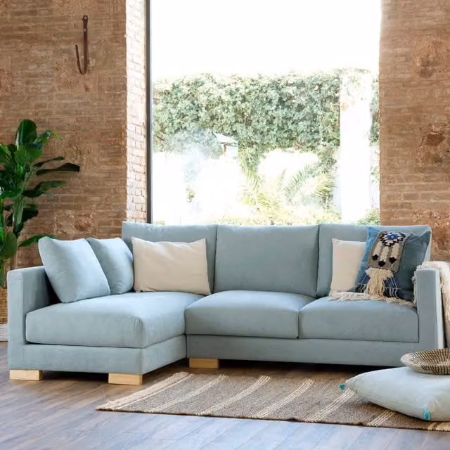 Sofà lettino Milú Banak a 3 posti con chaise longue sinistra, modello moderno in tessuto blu con cuscini inclusi e coperture rimovibili – 1