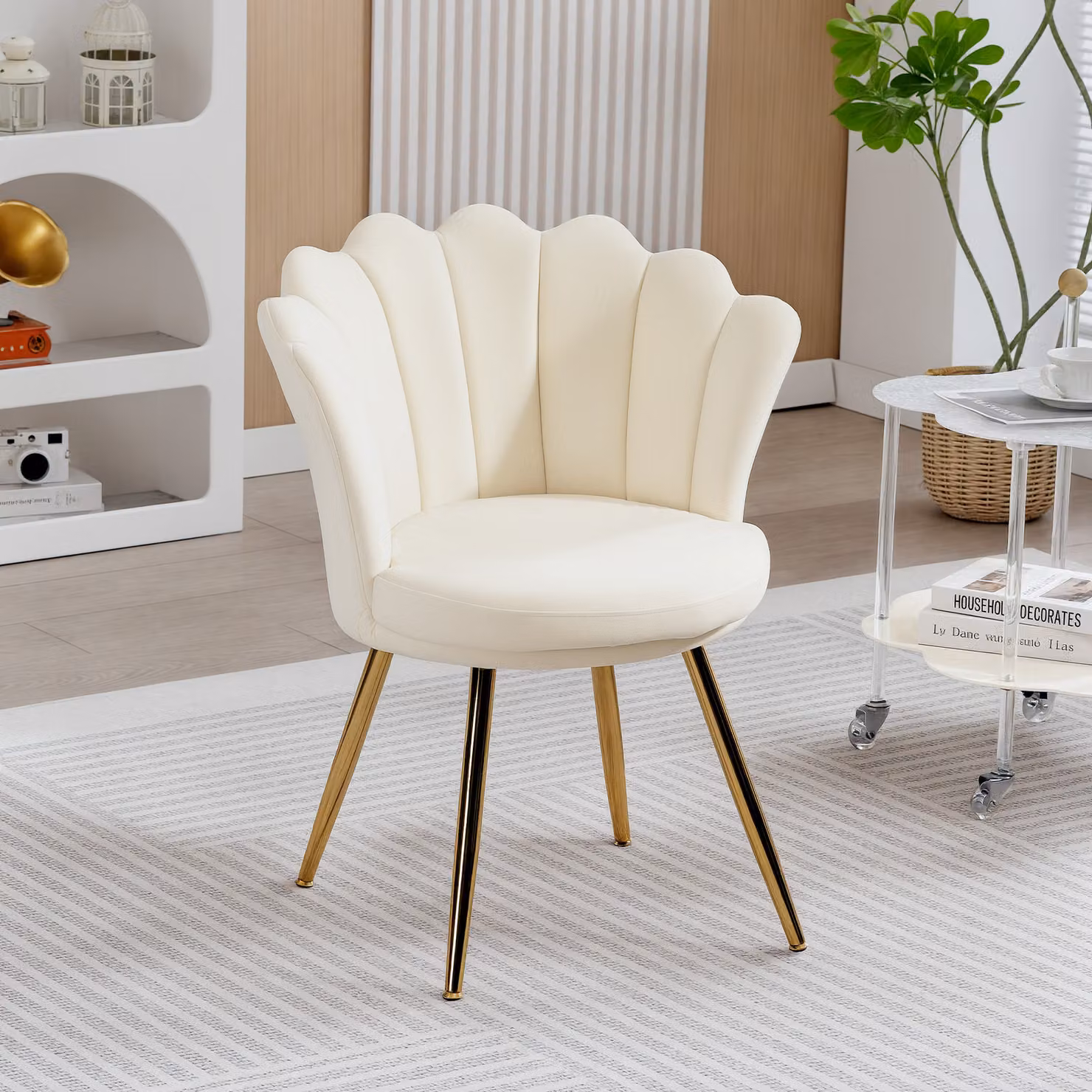 Poltroncina conchiglia HOMCOM in velluto beige con piedi in metallo dorato per salotto o zona coiffeuse – 2