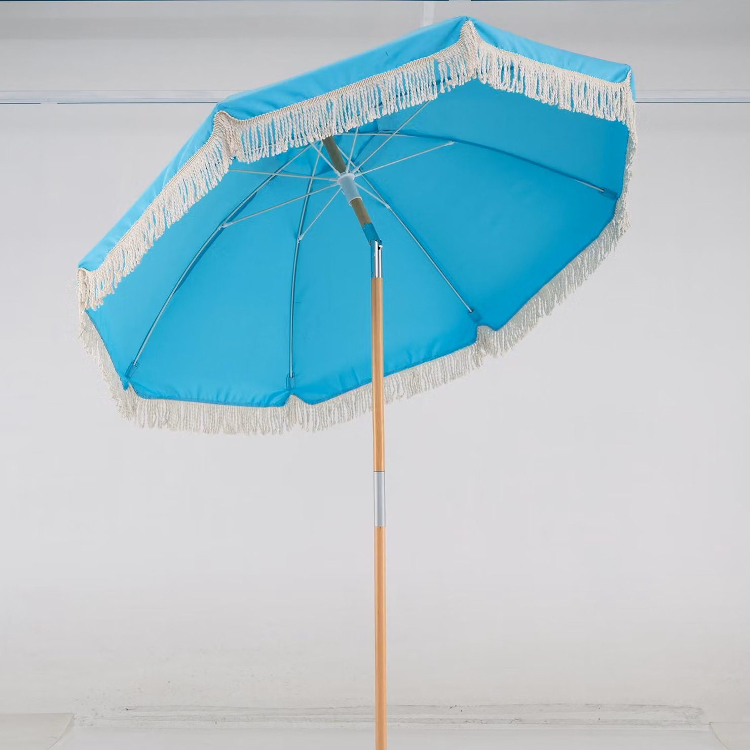 Ombrellone Boho KOMFOTTEU, ombrellone da spiaggia da 180 cm con frange, pulsante di apertura automatica e palo centrale in legno di faggio, inclinabile di 30° su entrambi i lati, ombrellone da giardino, balcone e terrazza