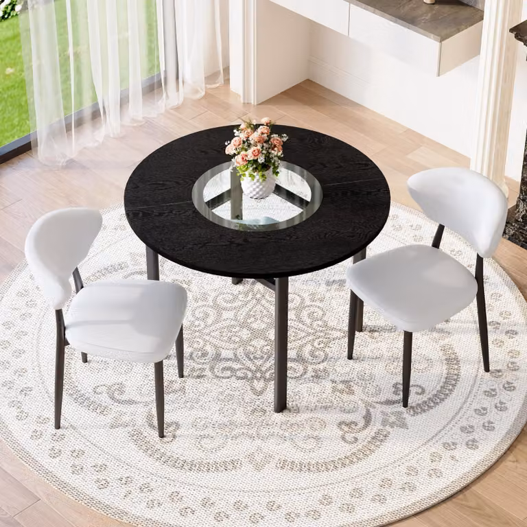 Set tavolo da pranzo rotondo STILVORA con 4 sedie realizzate in materialePoliuretanoe con schienale confortevole. Tavolo rotondo di 100 cm con finitura effetto legno nero. Set da pranzo per soggiorno, disponibile in nero e bianco