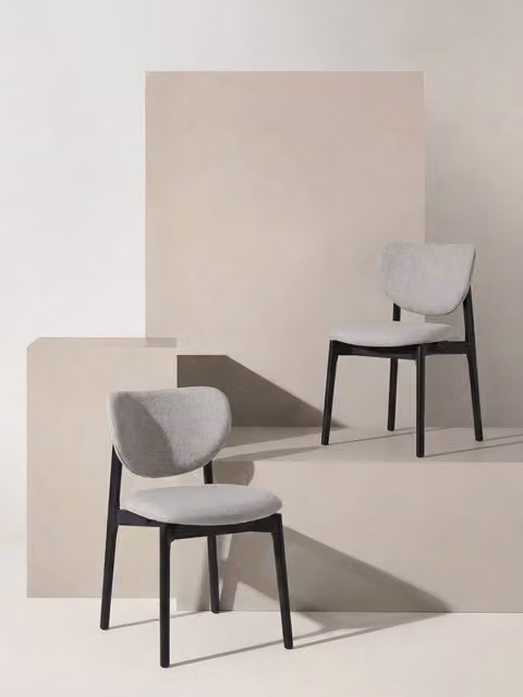 Set di 2 sedie Ellie in legno massello nero con rivestimento perla Kenay Home