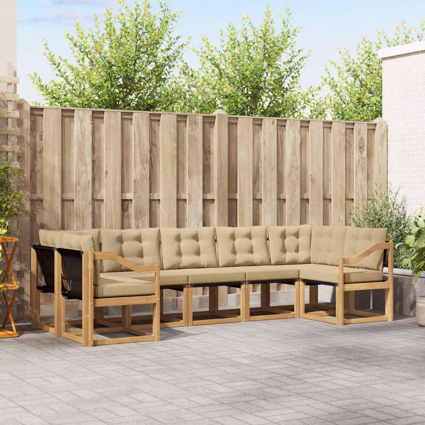 Set di divani da esterno vidaXL a forma di L composto da 7 pezzi in legno di acacia con cuscini bianchi e beige