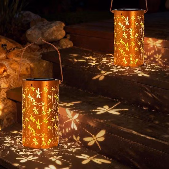 Set di illuminazione solare per esterni, lampadari a sospensione con motivo a libellula, lampadari decorativi in metallo, illuminazione da giardino a LED resistente alle intemperie - Raffinata decorazione da giardino per terrazze e giardini
