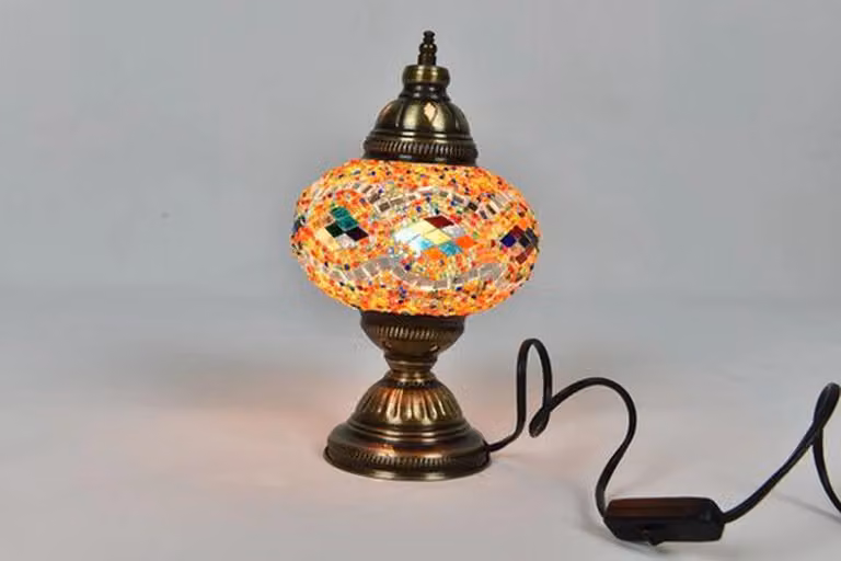 Lampada da tavolo turca fatta a mano in tanti colori: un'illuminazione d'atmosfera orientale per la tua casa