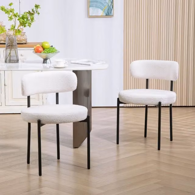 Set di 2 sedie da pranzo imbottite MIVRAY in poliestere effetto pile colore bianco, con gambe in acciaio, H 76 x L 51 x P 51 cm