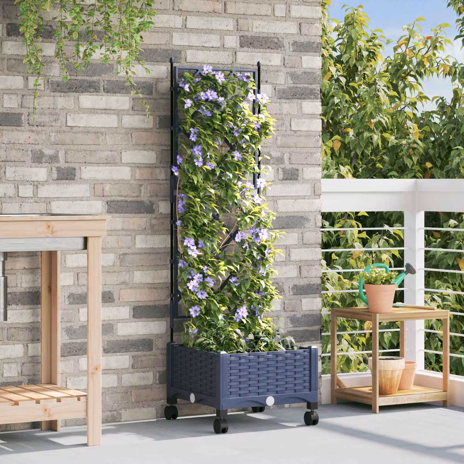 vidaXL Vaso da giardino con grigliato e ruote Grigio in plastica