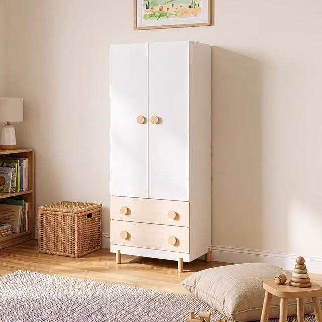 Armadio per camerata Vaarentaa en.casa con 2 ante e 2 cassetti, Bianco/Effetto Rovere, H: 156 cm, L: 60 cm, P: 41 cm – 1