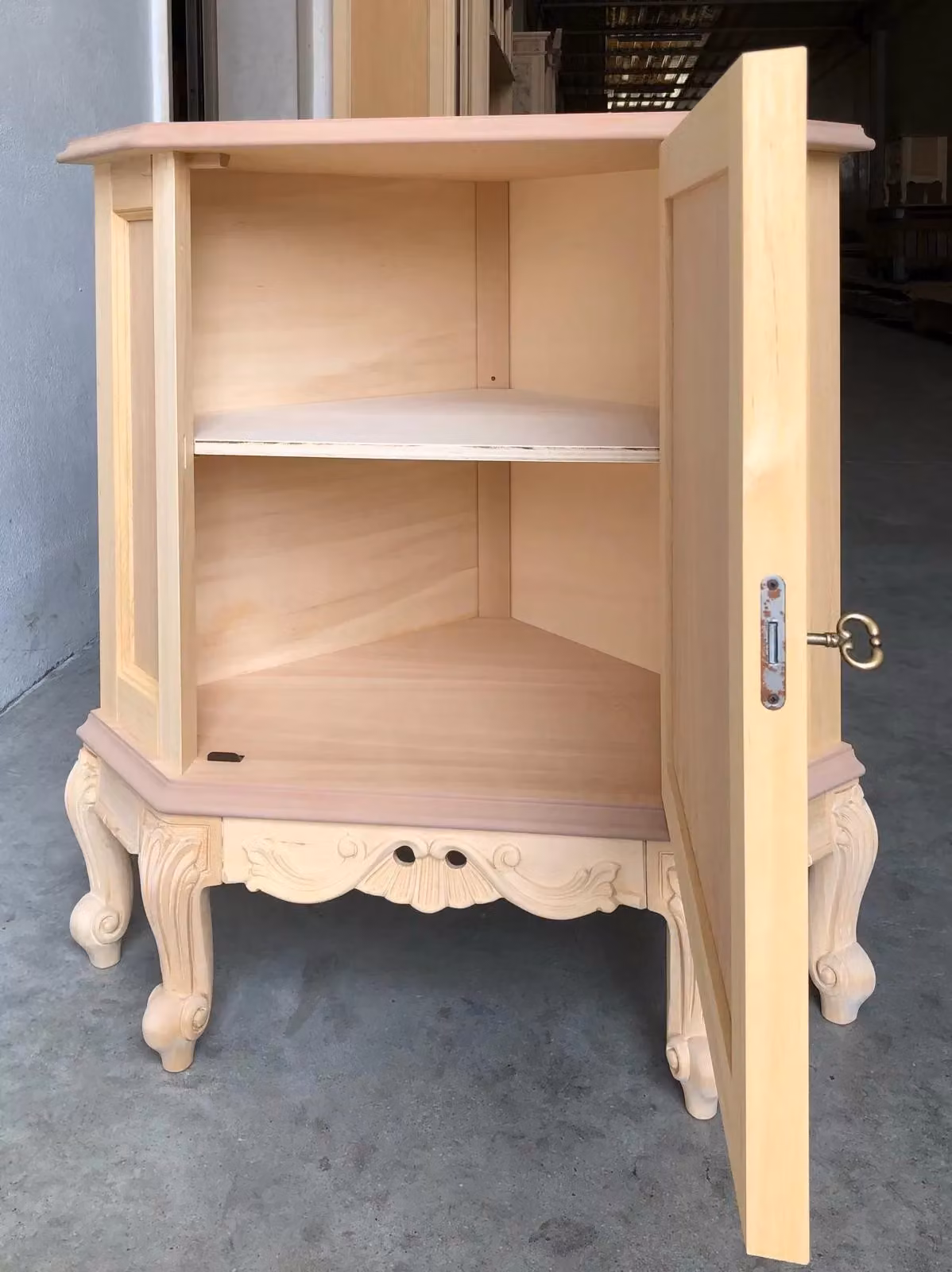 Credenza ad angolo classica in legno grezzo con 1 porta e serratura Mobili 2G L: 89 cm, P: 62 cm, H: 92 cm – 3