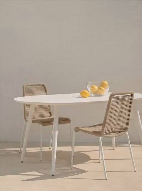 Sedia da giardino Bowen Kenay Home in corda bianca e beige con struttura in acciaio verniciato a polvere