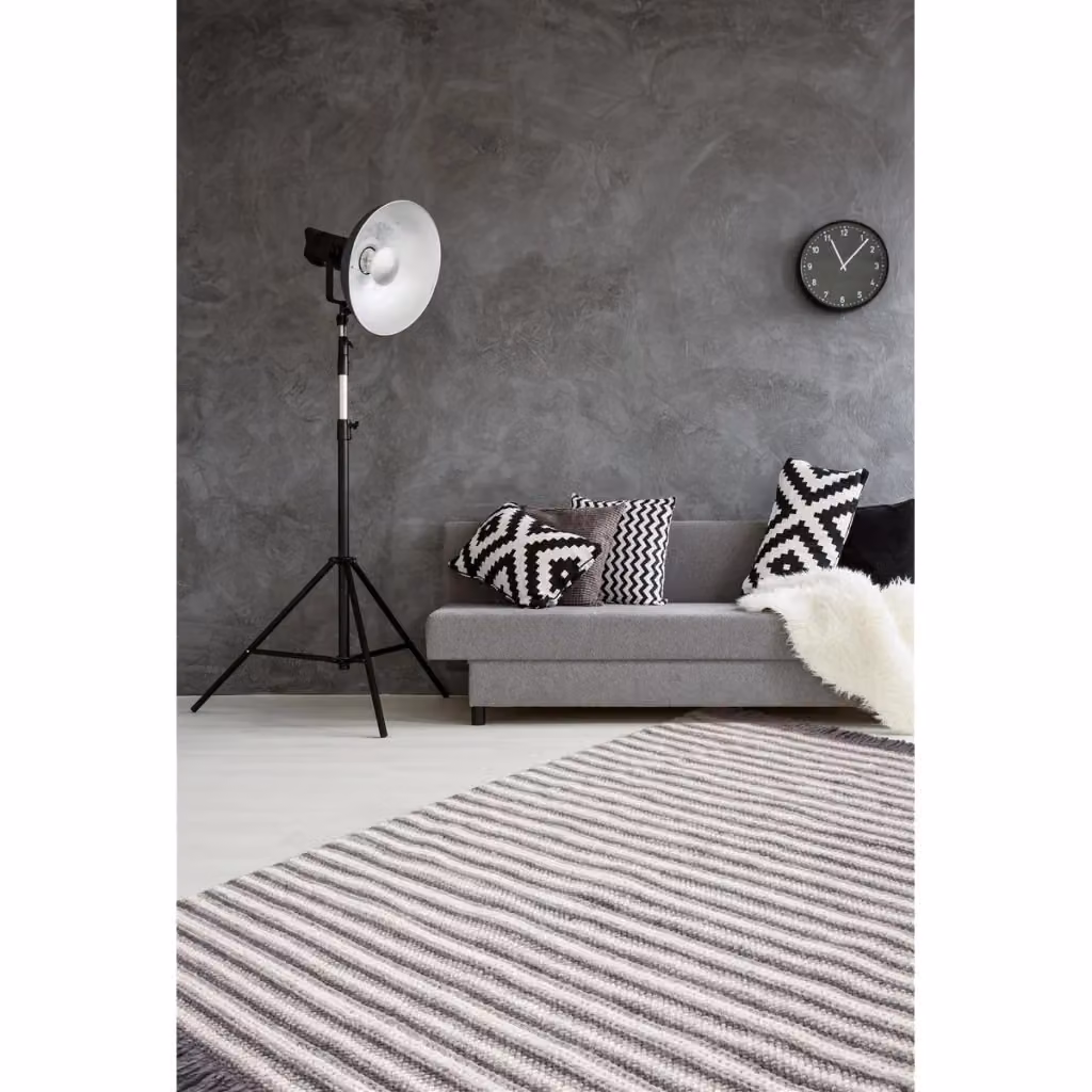 Tappeto Natura 310 a righe di KENDRA HOME in lana e viscosa, colore antracite e grigio con frange – 2