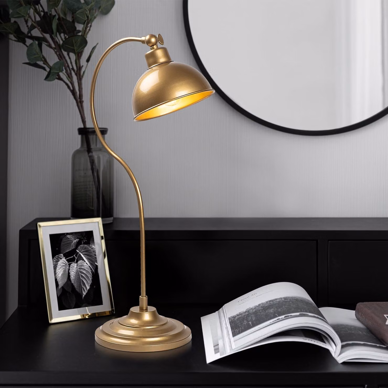 Opviq, lampada da tavolo di alta qualità, struttura in metallo, color oro, 19 x 29 x 58 cm | IP20, attacco E27, max. 40 W, cavo da 200 cm | Design elegante e industriale per ambienti moderni.