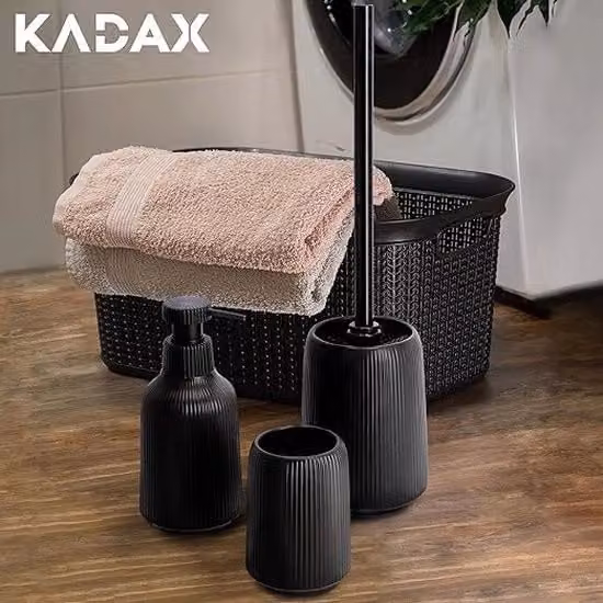 Set di accessori per il bagno KADAX in plastica con dispenser di sapone, portaspazzolini, bicchiere e scopino per WC, disponibile in grigio, bianco, nero o verde
