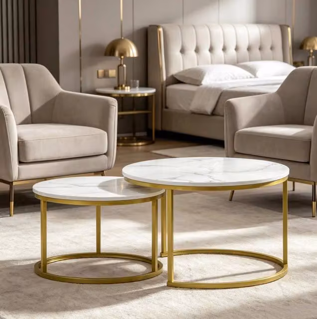 Set di 2 Tavolini Moderni a Incasso con Piano Bianco Effetto Marmo e Struttura in Metallo Oro