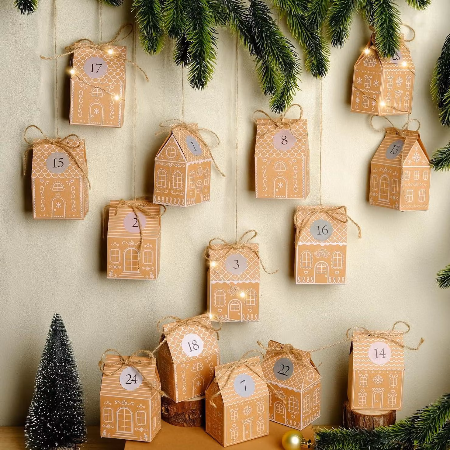 Calendario dell'Avvento MOM da riempire - 24 casette di pan di zenzero da personalizzare - Include corda di juta, catena luminosa a LED e adesivi con numeri
