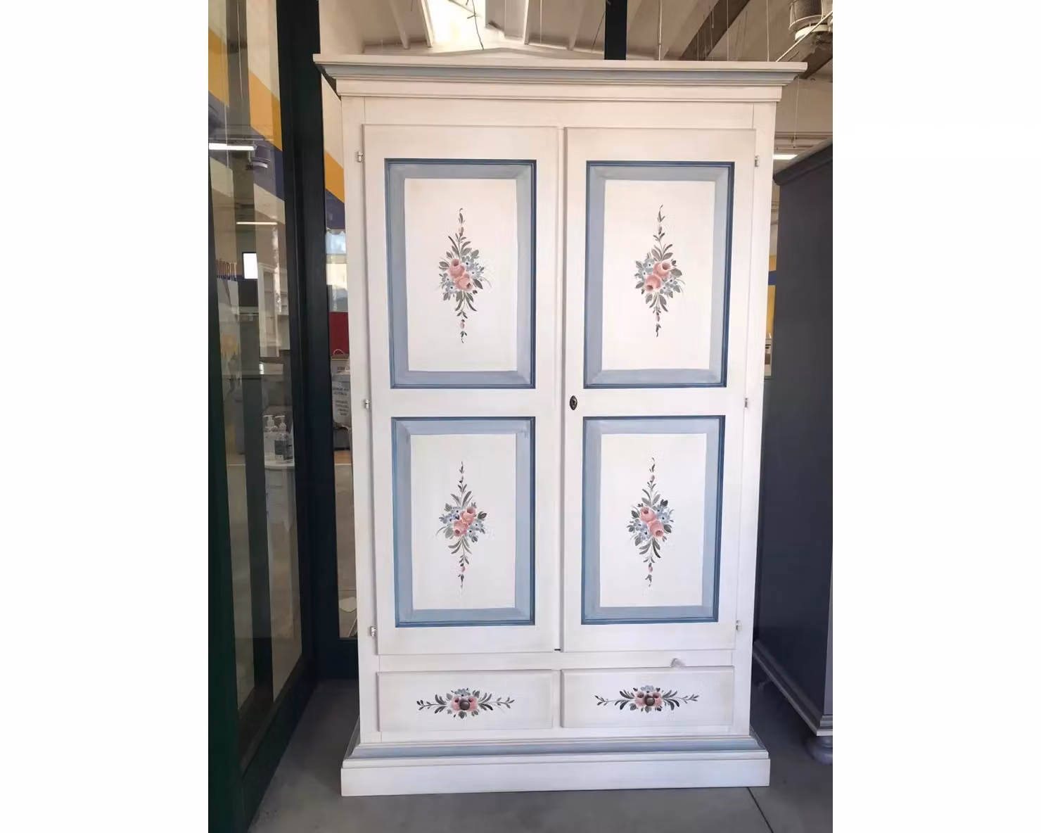 Armadio Mobili 2G con 2 porte e 2 cassetti in stile shabby chic, decori floreali azzurri, L: 125 cm, P: 60 cm, H: 200 cm – 2
