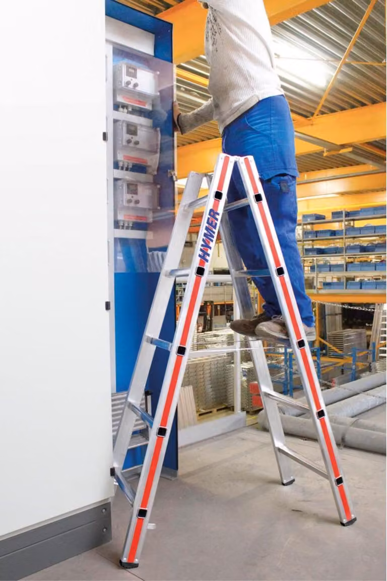 Scala a pioli Hymer, accesso bilaterale, 2x6 pioli, altezza verticale 1,70 m, altezza di sbraccio 3,00 m, peso 6,1 kg
