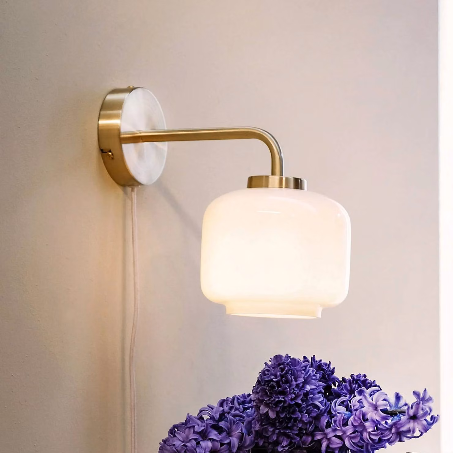 Dyberg Larsen Applique da parete Arp, Ottone / Oro, Soggiorno / Sala da pranzo, Vetro, Design, Applique