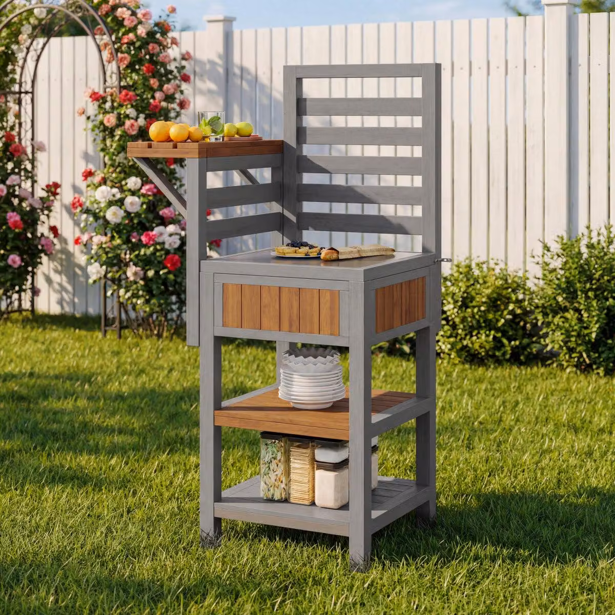 Armadietto da giardino in legno per esterni, resistente alle intemperie, con piano di lavoro in acciaio inossidabile; ampio armadietto porta attrezzi con doppio ripiano e vano portaoggetti; postazione barbecue, colore argento naturale