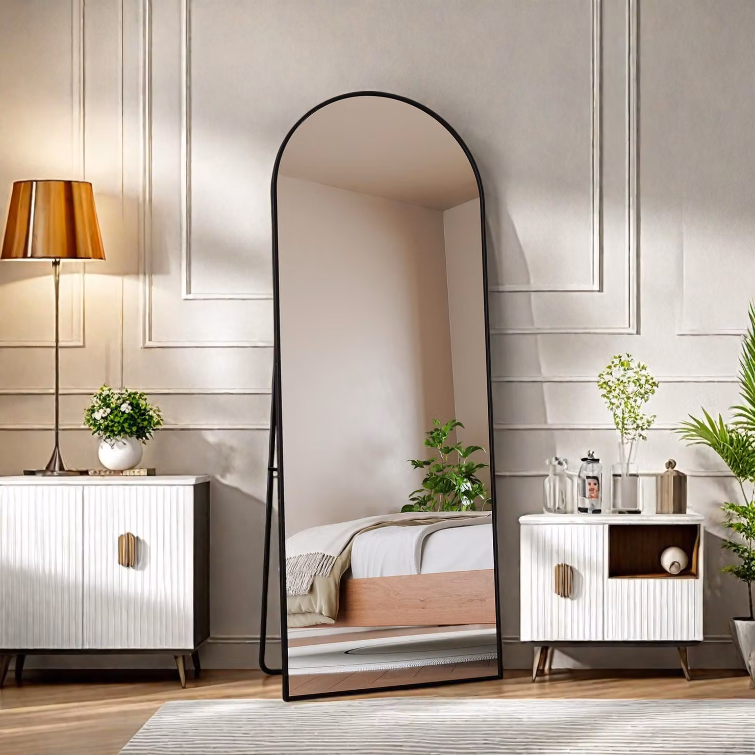 Specchio per il trucco ad arco in vetro temperato, cornice in alluminio nero, 1620x530 mm, elegante design moderno per camera da letto, spogliatoio o bagno